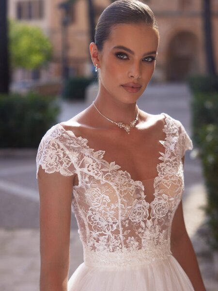 Braut Top aus Hochwertiger Spitze E454 Bianco Evento